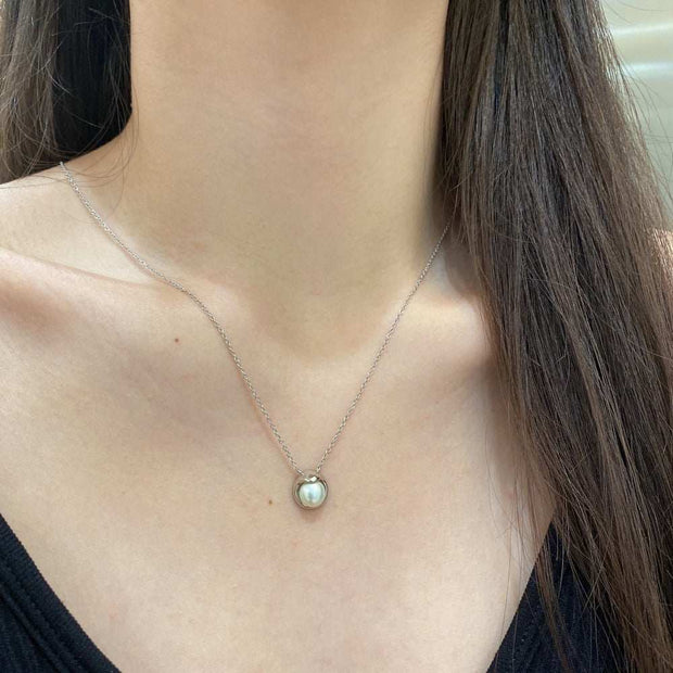 Round Pearl Necklace For Women
 
 Product information :
 
 
 Material: silver
 
 Treatment process: electroplating
 
 Modeling: geometric type
 
 Chain style: regular chain
 
 Pendant material: PrSAAS Merch DesignDesigns by SAASRound Pearl Necklace